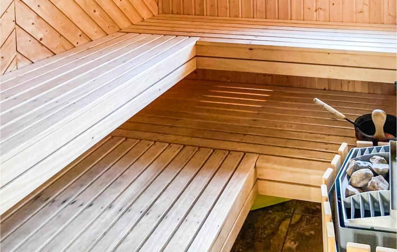Cozy Home In Saerna With Sauna Fjatervalen Exterior foto